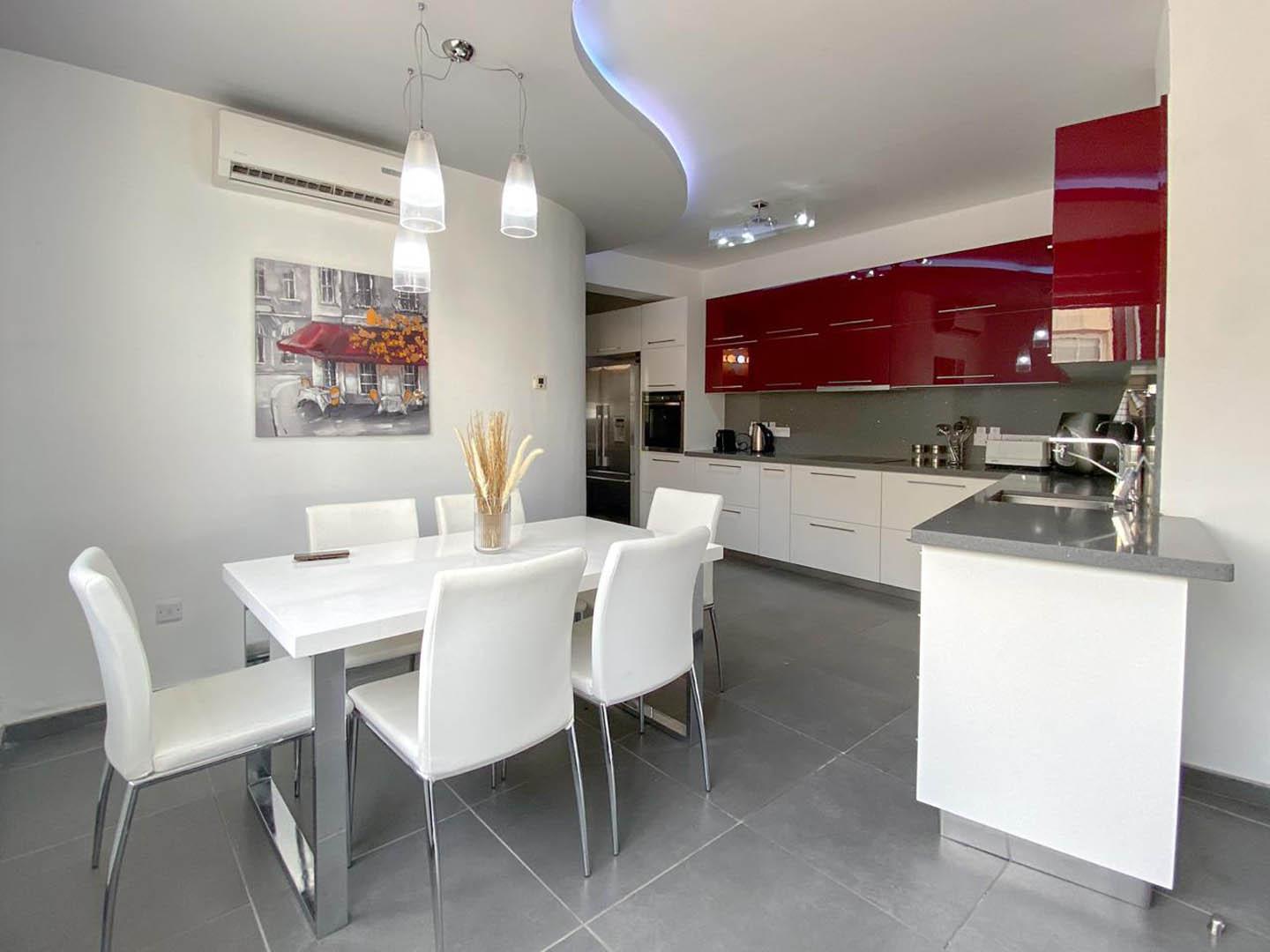 2-Bedroom Apartment with Modern Design — photo 7 of 17