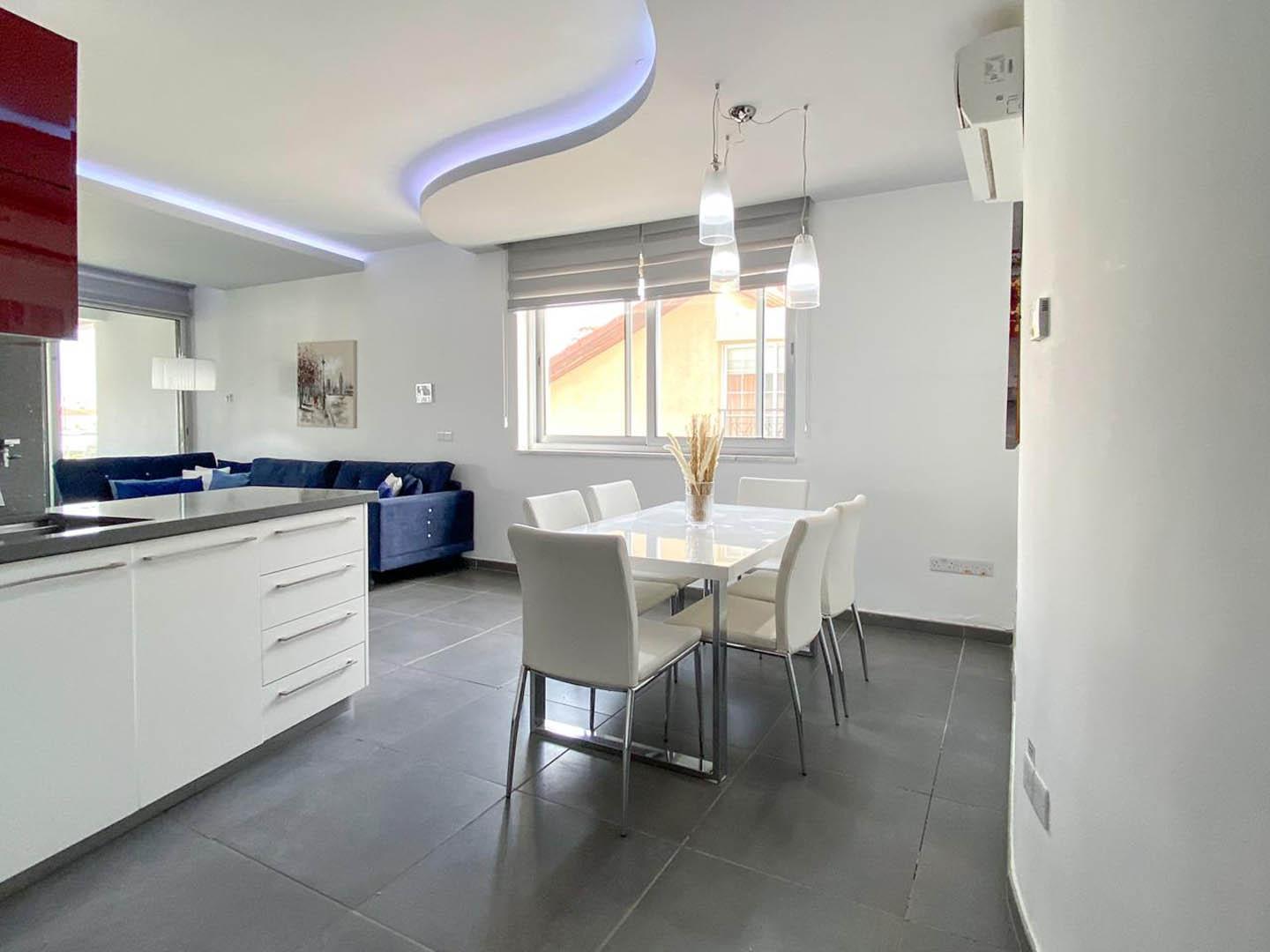 2-Bedroom Apartment with Modern Design — photo 8 of 17