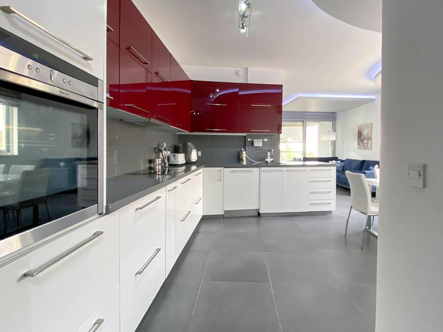2-Bedroom Apartment with Modern Design — photo 9 of 17