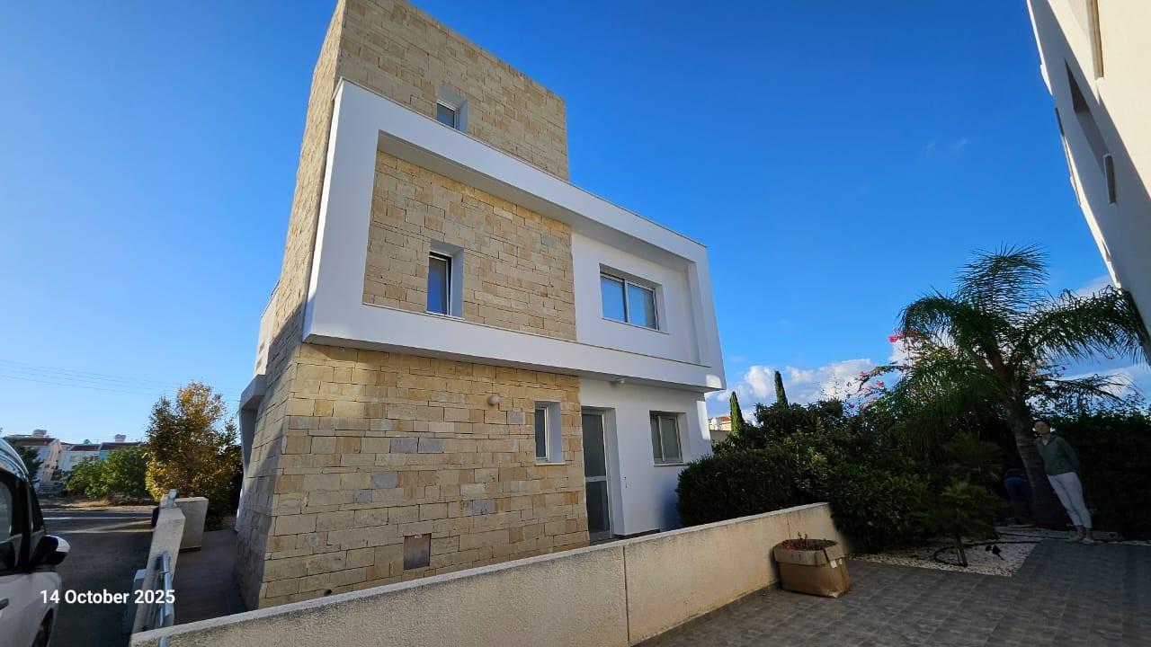 3-Bedroom, 2-Bathroom, Villa close to amenities. Peyia — Paphos