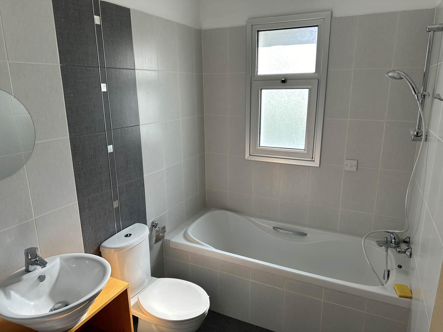 2-Bedroom Apartment with Panoramic City and Coastal Views — photo 10 of 11