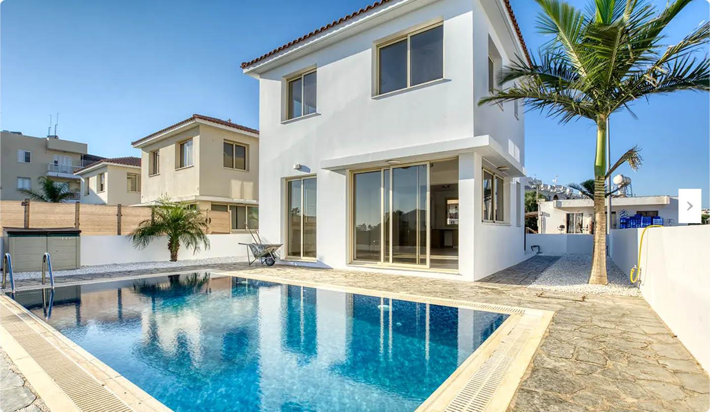 3-Bedroom Villa with a Private Pool and Sea Views — Famagusta