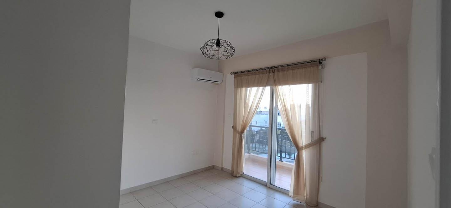 One-bedroom apartment with a spacious rooftop terrace and sea view — photo 7 of 12
