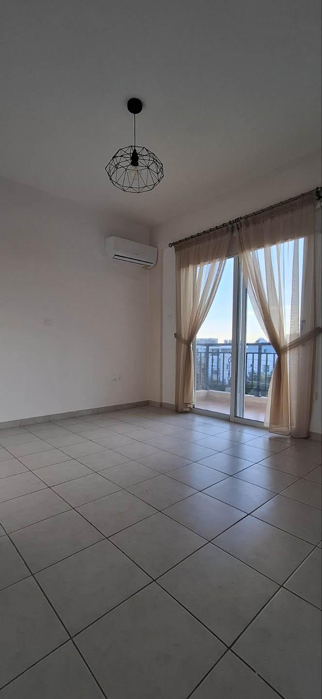 One-bedroom apartment with a spacious rooftop terrace and sea view — photo 11 of 12