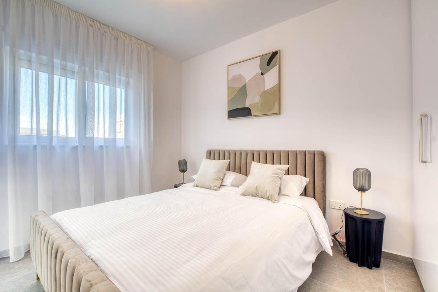 2-Bedroom Apartment with Exquisite Interior — photo 10 of 14