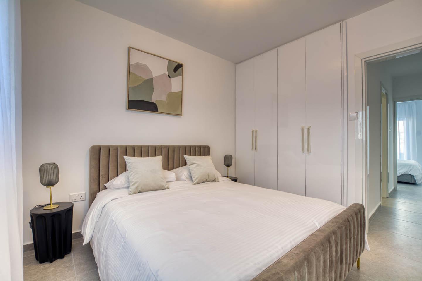 2-Bedroom Apartment with Exquisite Interior — photo 11 of 14