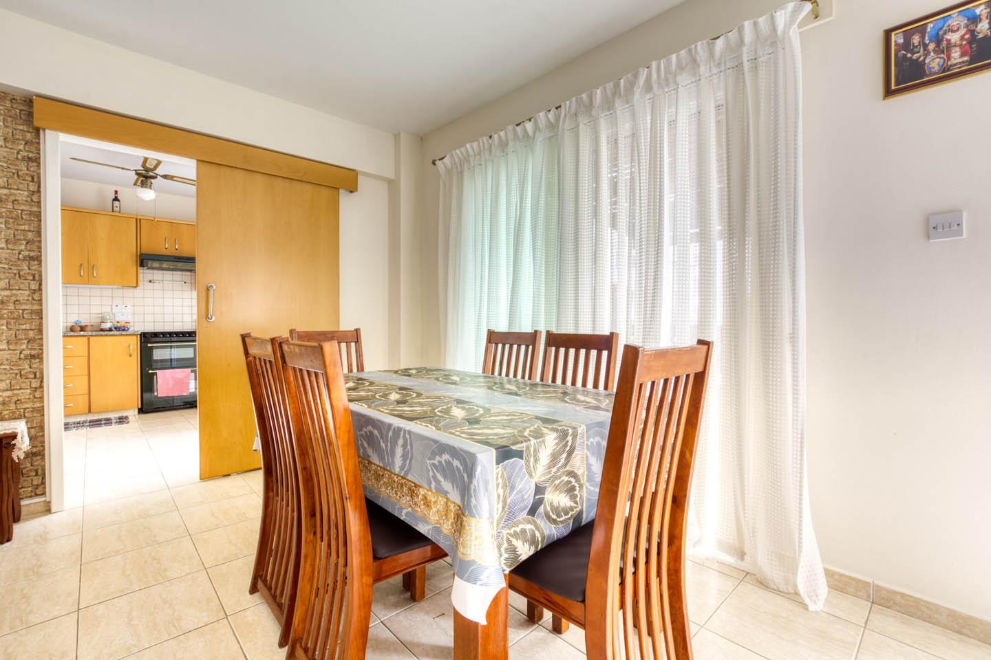 Three-Bedroom Apartment with a Spacious Veranda in a Residential Area of Paralimni — photo 9 of 23