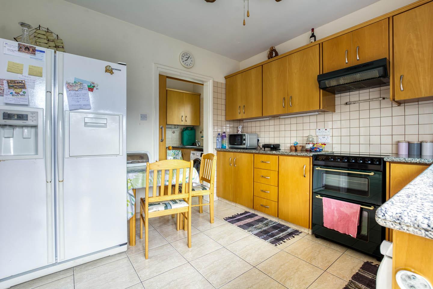 Three-Bedroom Apartment with a Spacious Veranda in a Residential Area of Paralimni — photo 10 of 23