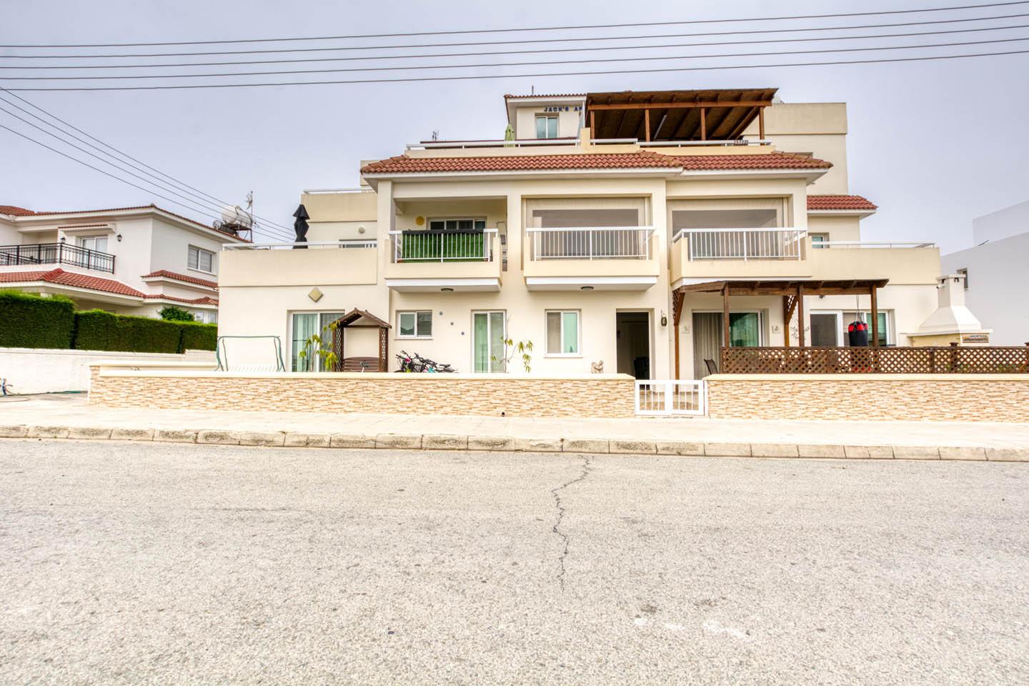 Three-Bedroom Apartment with a Spacious Veranda in a Residential Area of Paralimni — Famagusta
