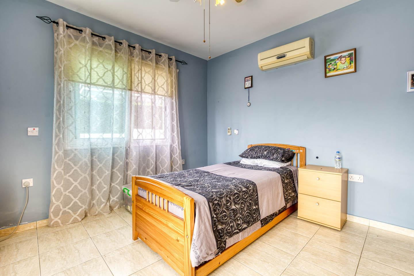 Three-Bedroom Apartment with a Spacious Veranda in a Residential Area of Paralimni — photo 15 of 23