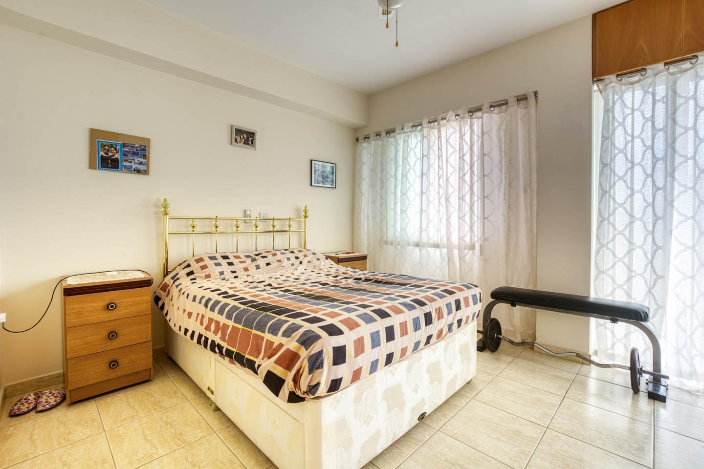 Three-Bedroom Apartment with a Spacious Veranda in a Residential Area of Paralimni — photo 17 of 23