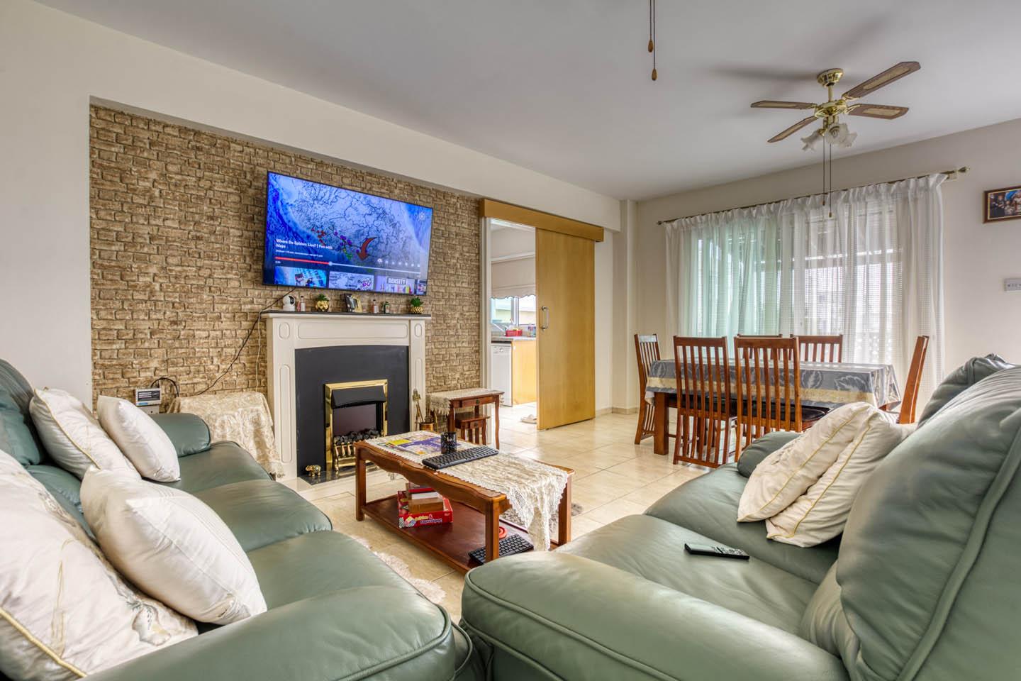 Three-Bedroom Apartment with a Spacious Veranda in a Residential Area of Paralimni — photo 5