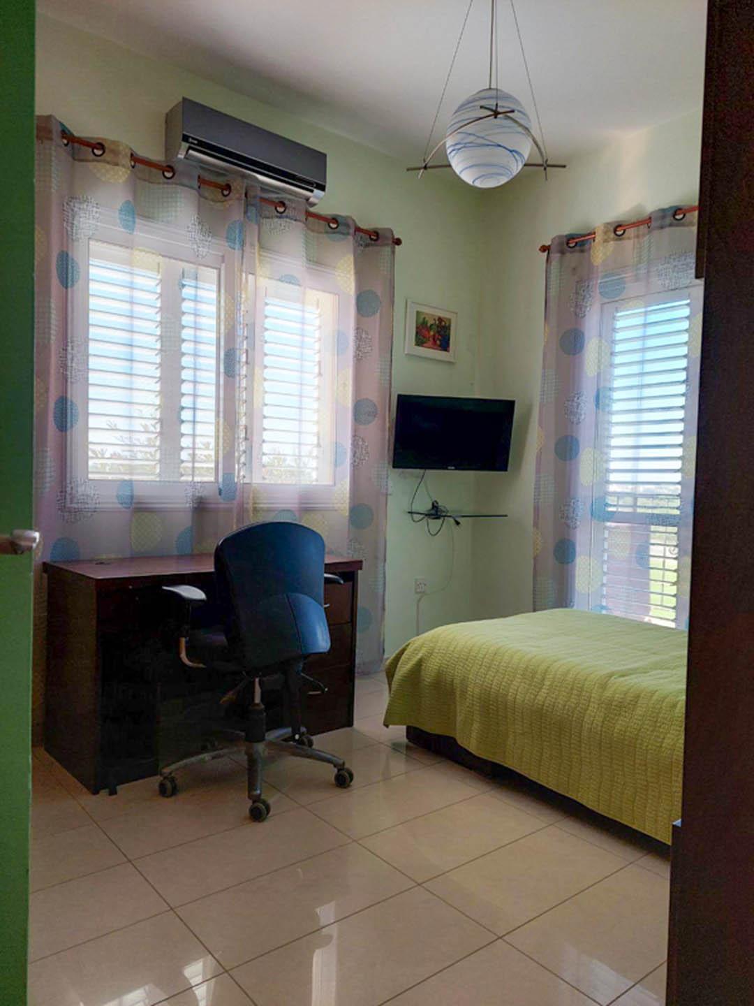 3-Bedroom Villa Surrounded by Lush Green Fields — photo 16 of 17