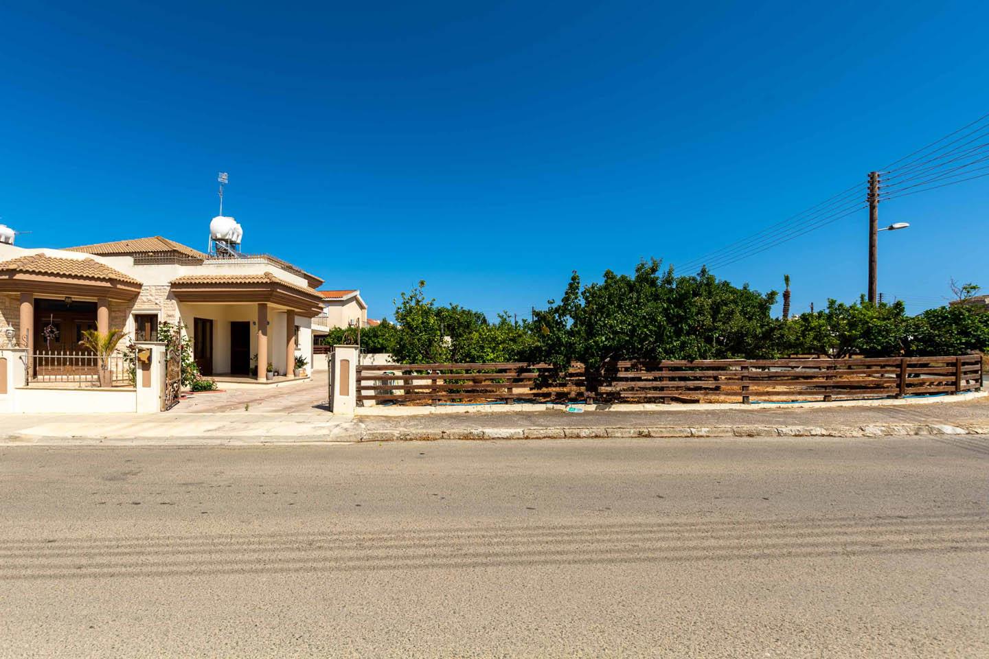 3-Bedroom Villa with Separate Studio — photo 9 of 25