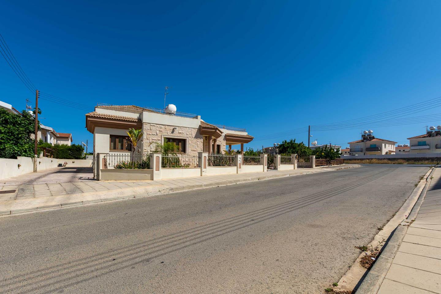 3-Bedroom Villa with Separate Studio — photo 10 of 25