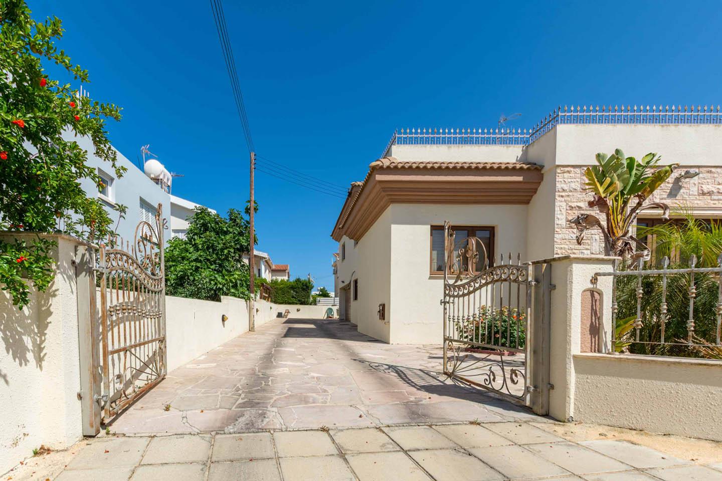 3-Bedroom Villa with Separate Studio — Famagusta