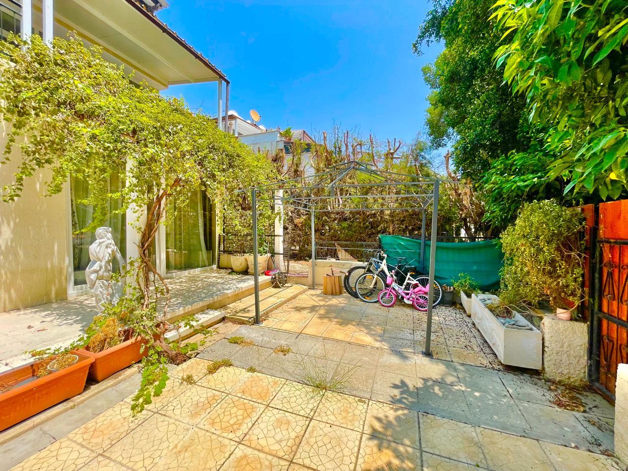 Large 5-Bedroom House Kato Paphos. High investment return close to SEA — photo 5