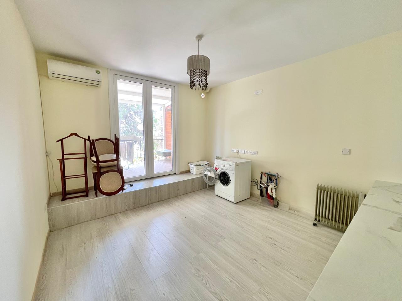 Large 5-Bedroom House Kato Paphos. High investment return close to SEA — photo 22 of 25