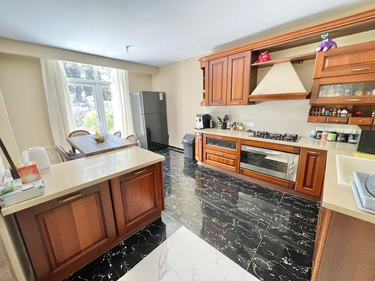 Large 5-Bedroom House Kato Paphos. High investment return close to SEA — photo 11 of 25