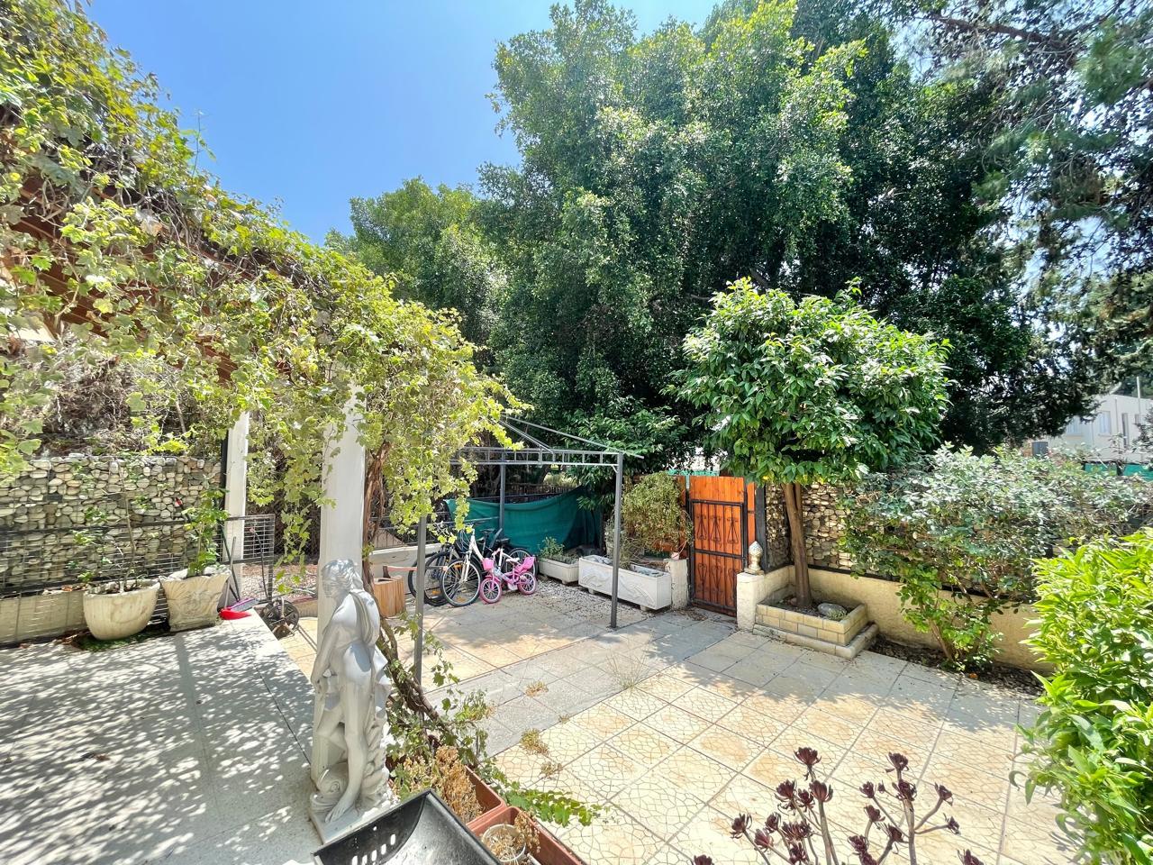 Large 5-Bedroom House Kato Paphos. High investment return close to SEA — photo 3
