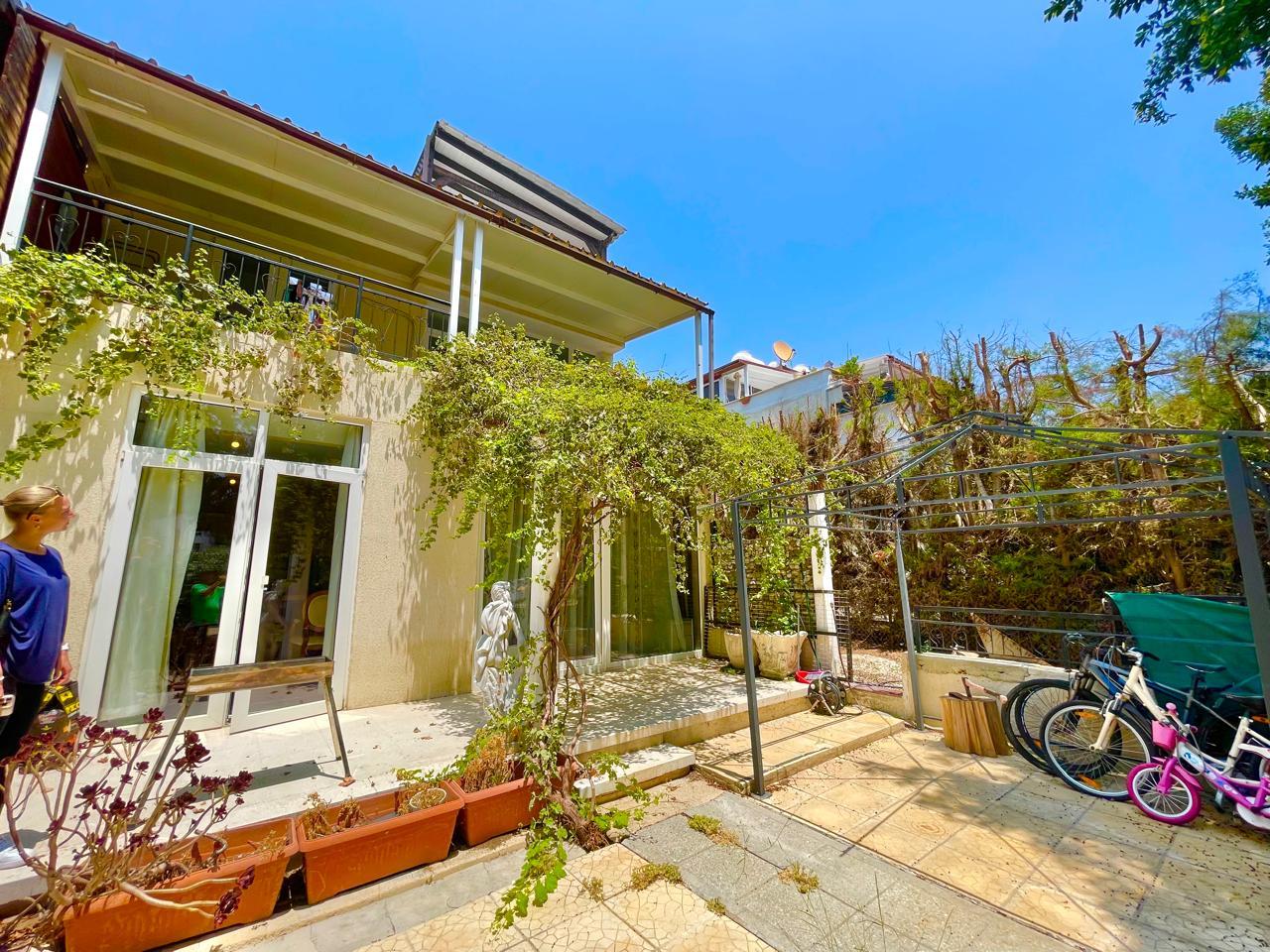 Large 5-Bedroom House Kato Paphos. High investment return close to SEA — photo 2