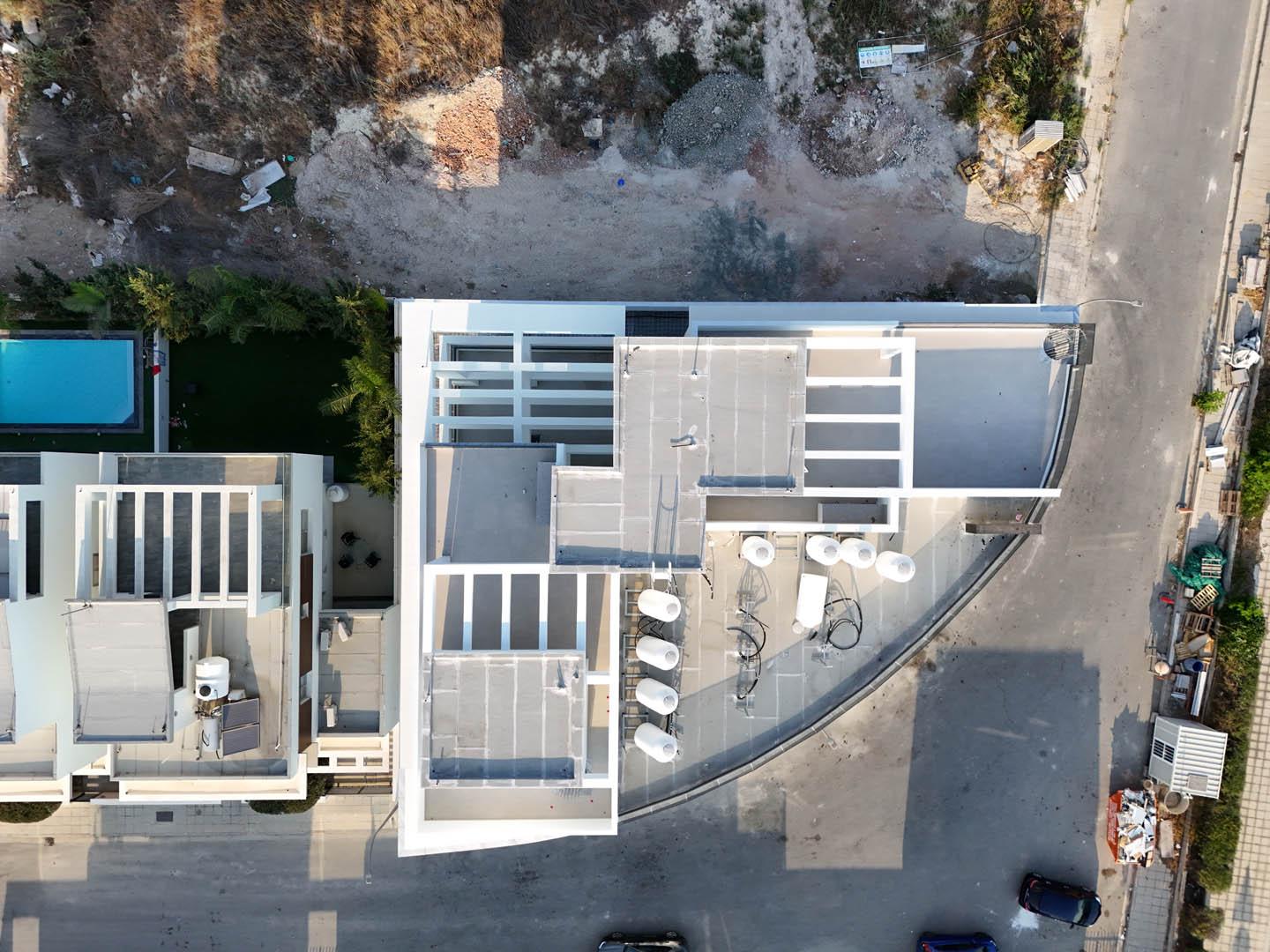 2-bedroom apartments, a few meters from the sea — photo 18 of 23