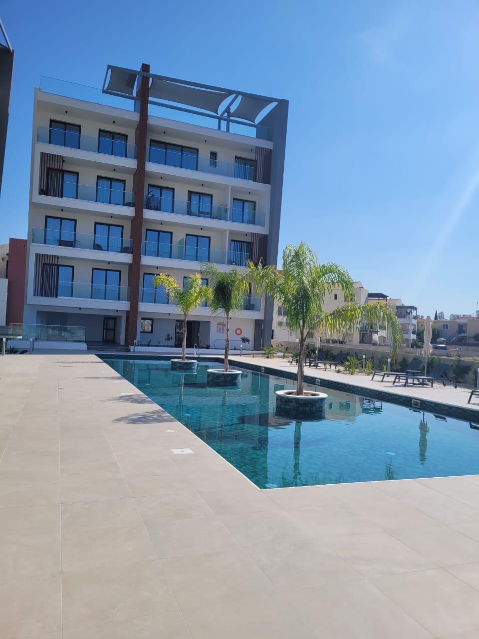 Modern and Practical 1-Bedroom Apartment in a New Complex with a Pool — photo 3