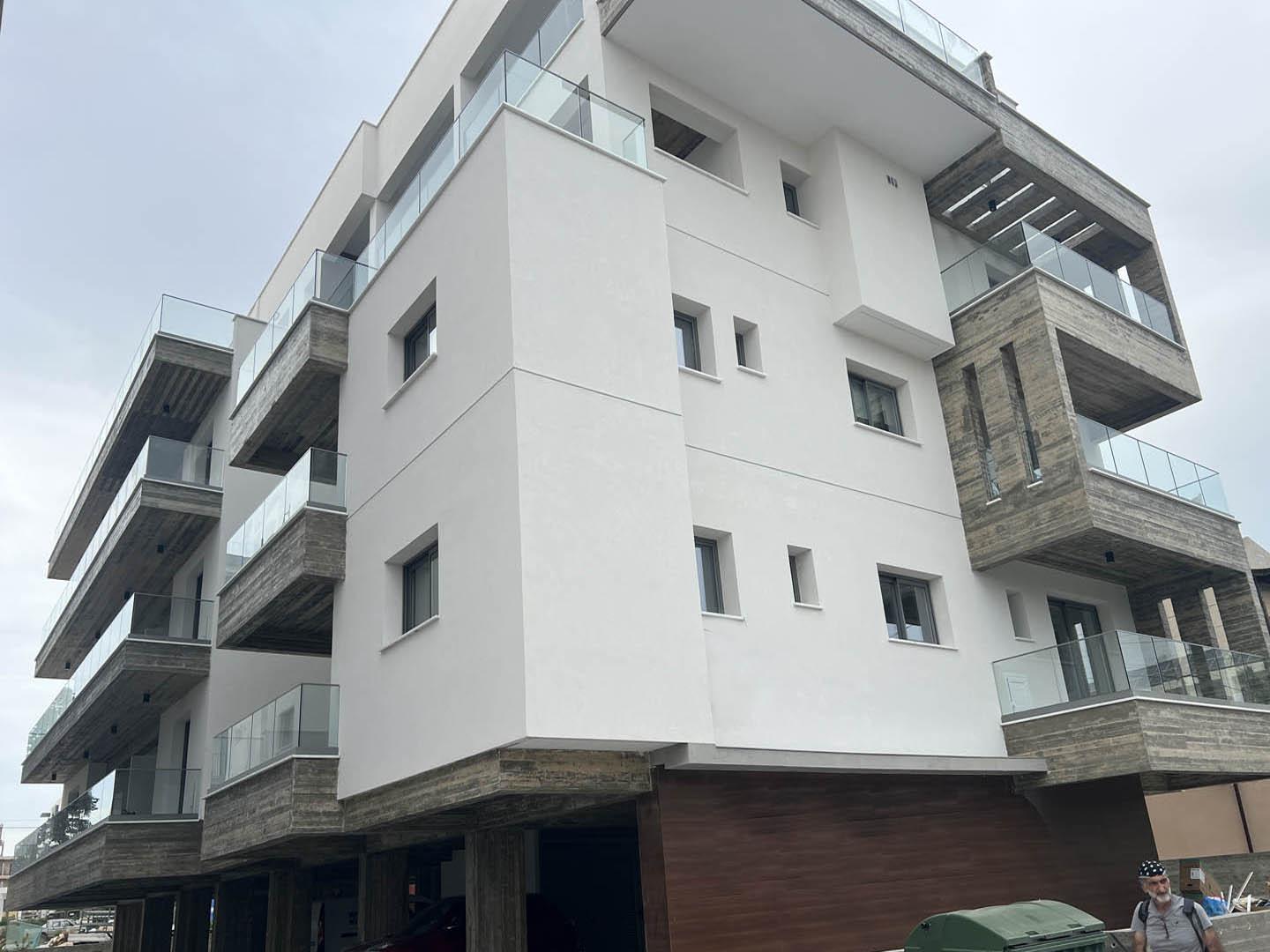 3-Bedroom Apartment close to sea and Mall in Prestige Complex — Paphos