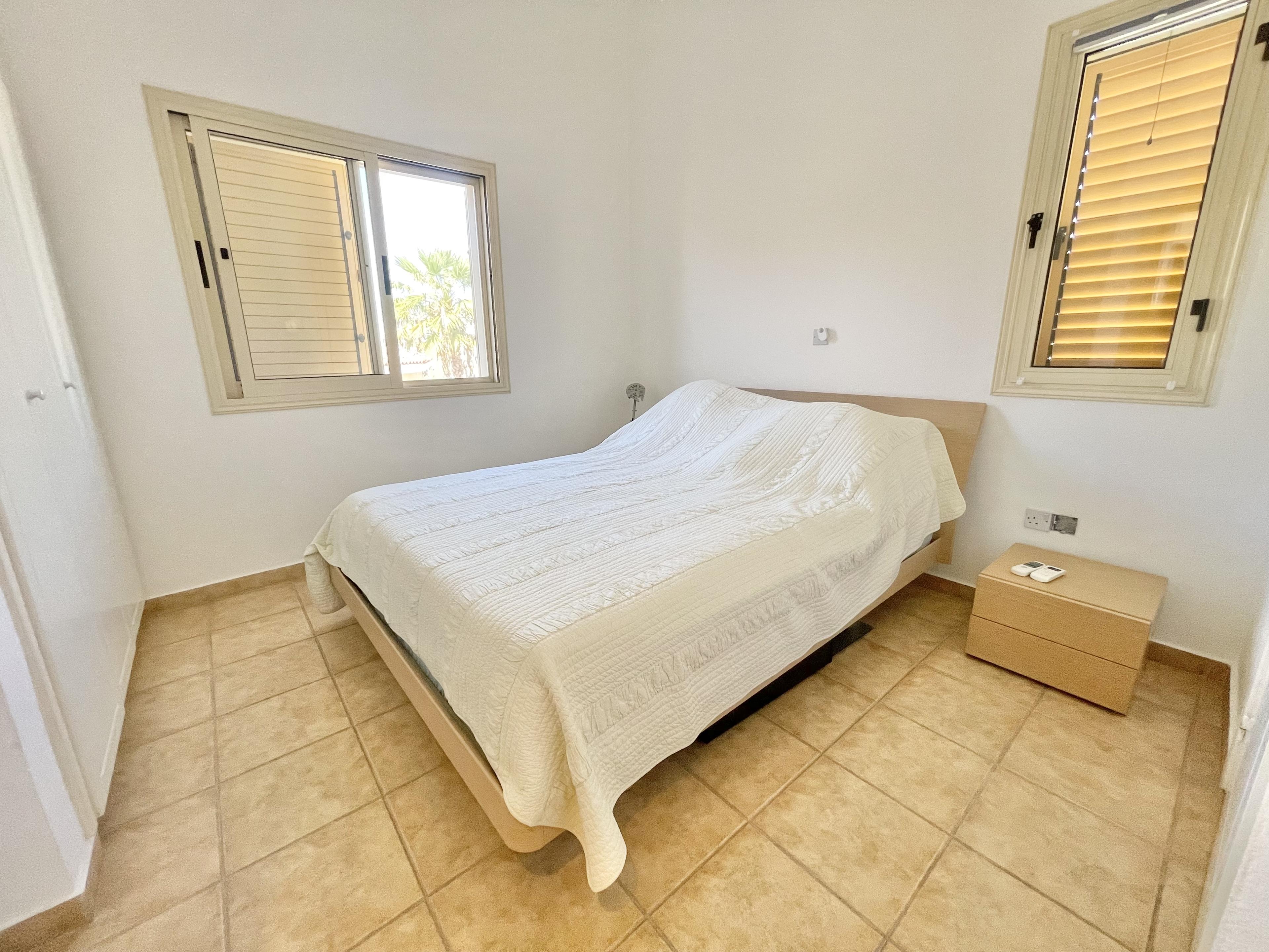 3-Bedroom end Villa near sea, Tombs of Kings, Paphos — photo 8 of 12