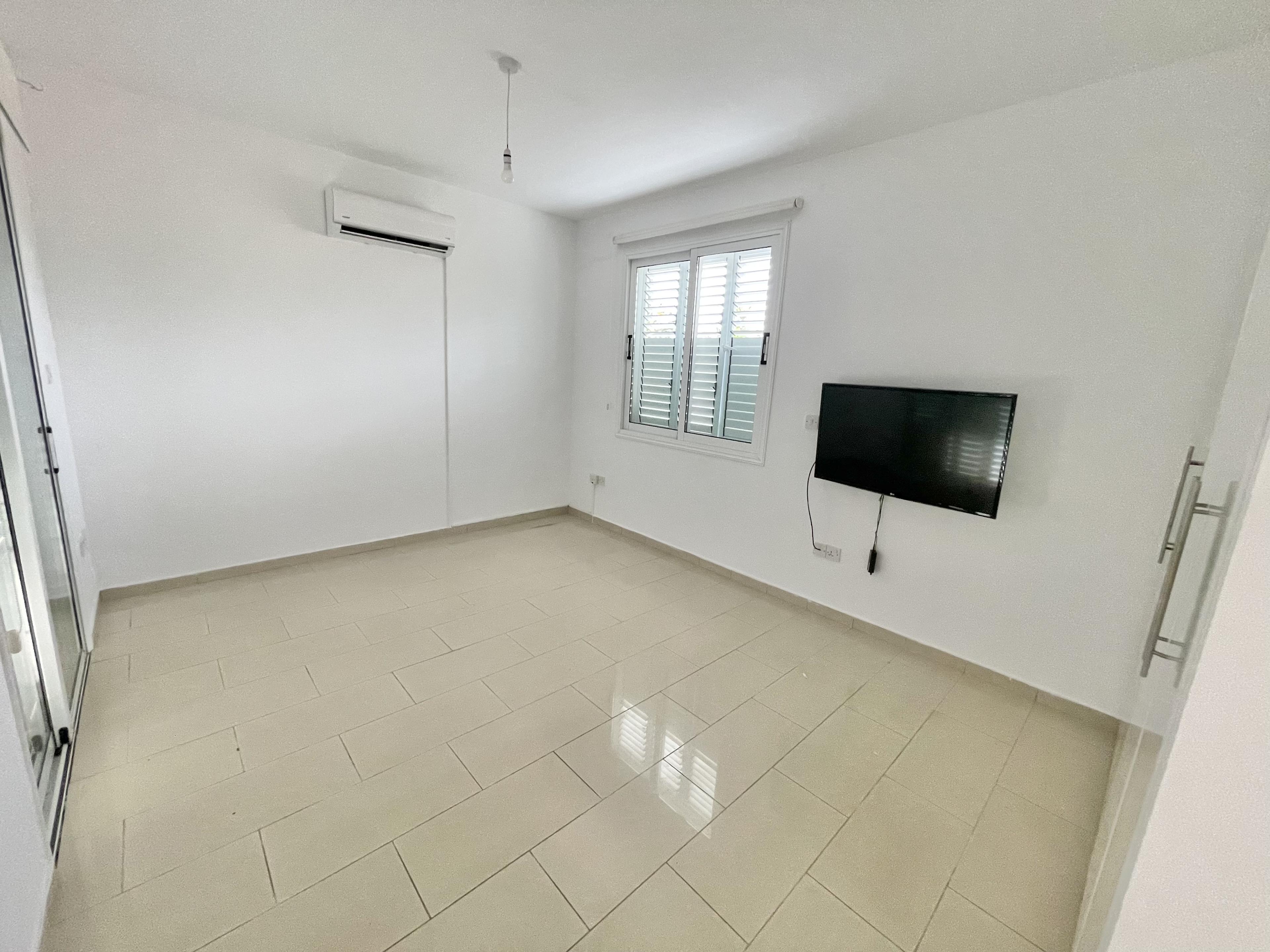 Spacious three bedroom villa very close to sea and beaches — photo 10 of 15