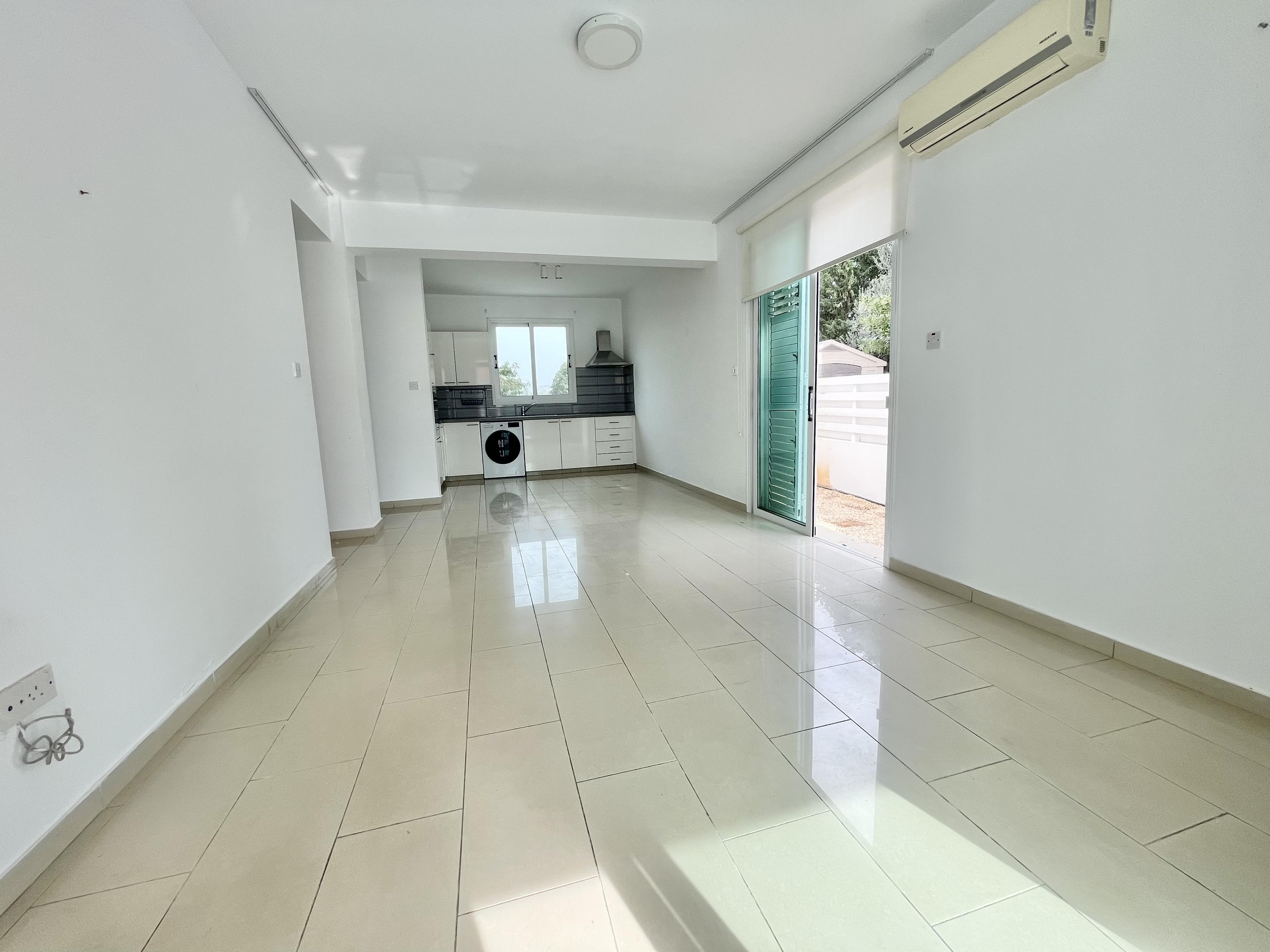 Spacious three bedroom villa very close to sea and beaches — photo 14 of 15