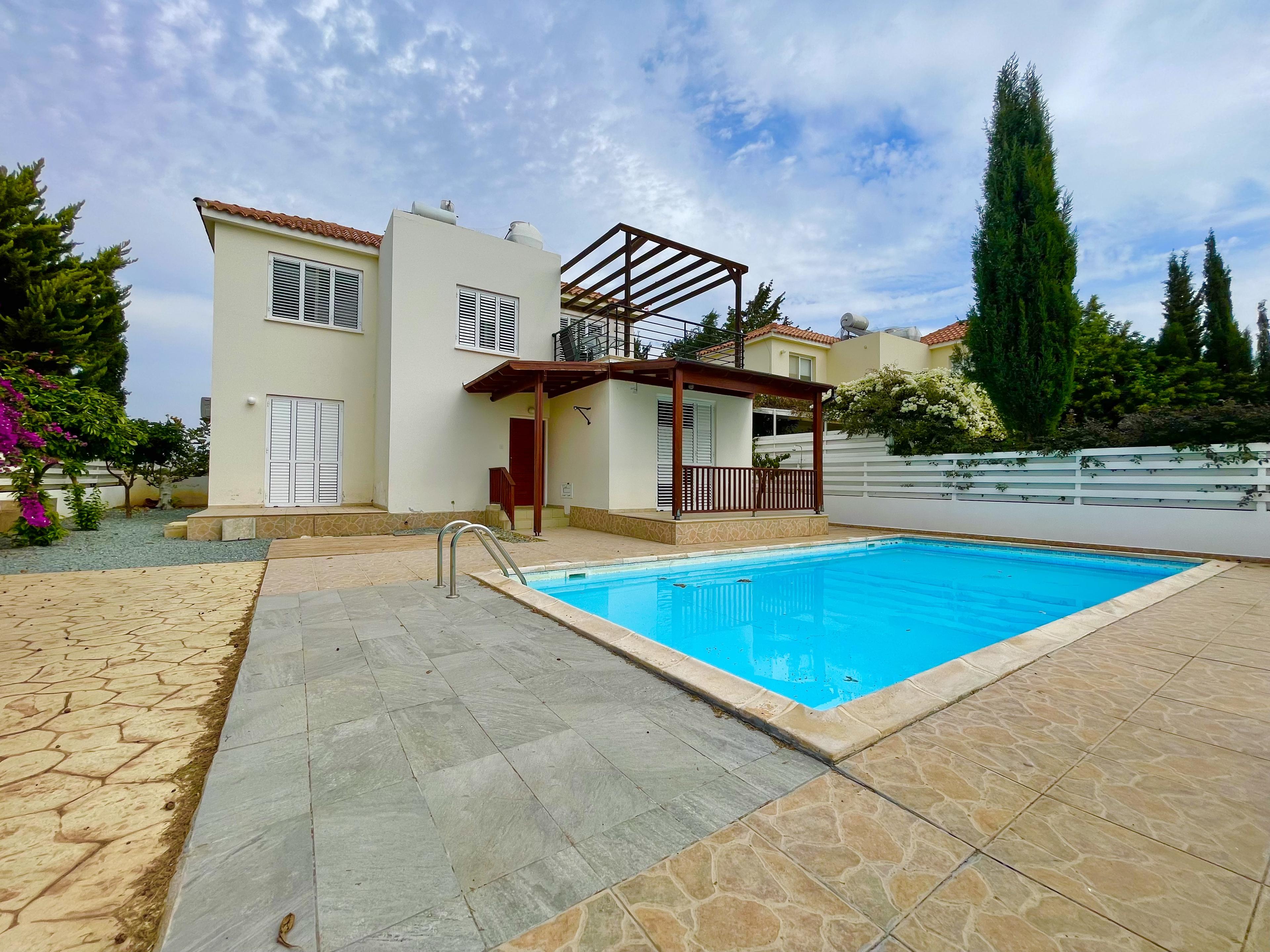 Spacious three bedroom villa very close to sea and beaches — Paphos
