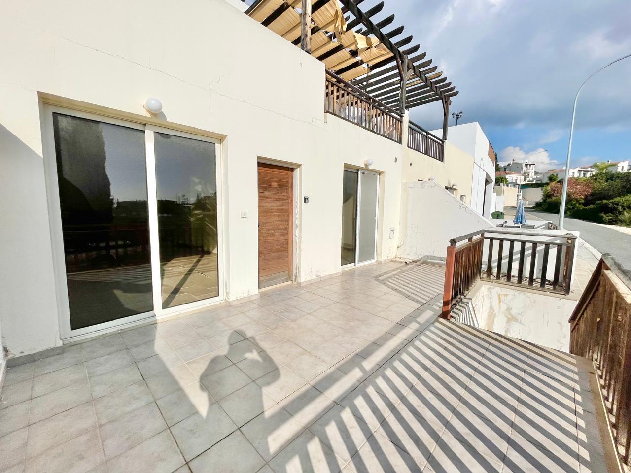 Bright Ground Floor Apartment with Pool View in a Residential Complex — Paphos