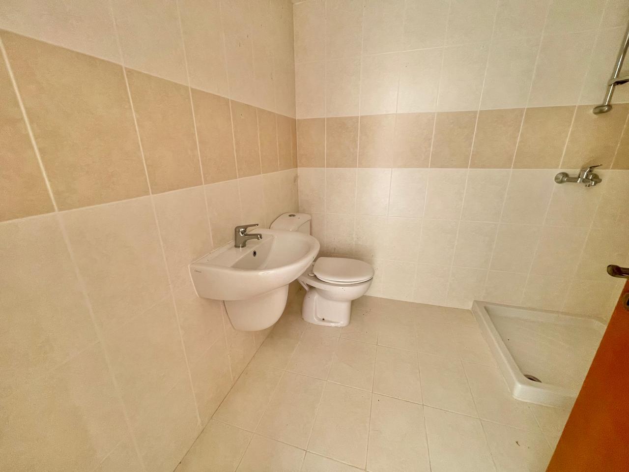 Spacious 1-Bedroom Apartment with Sea Views and Renovation Potential — photo 5