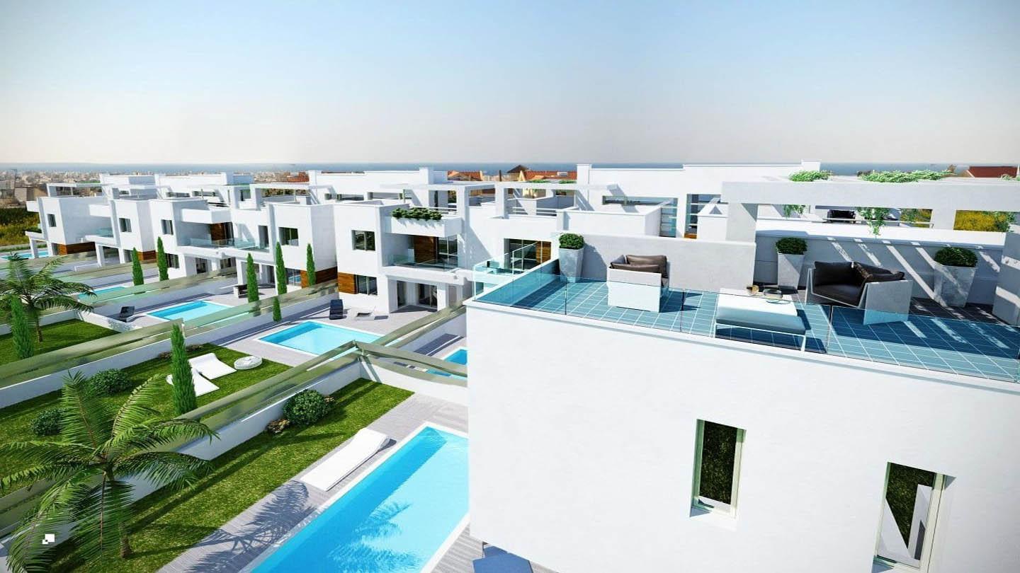 Stylish 3-Bedroom Maisonette with Private Pool and Garden — photo 10 of 10