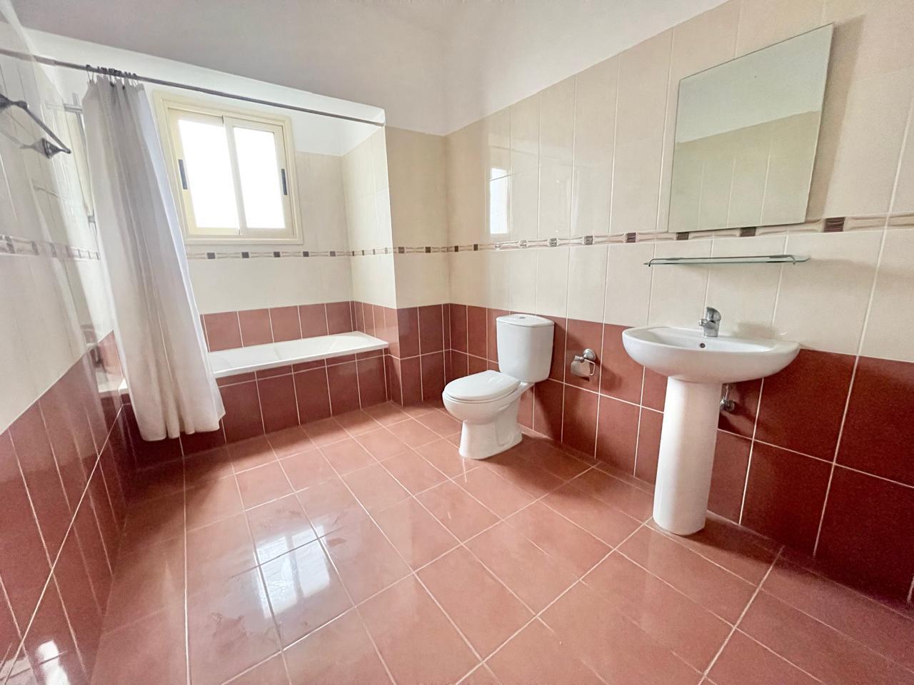 2-Bedroom Apartment with a Stunning Sea-View Roof Terrace — photo 13 of 14