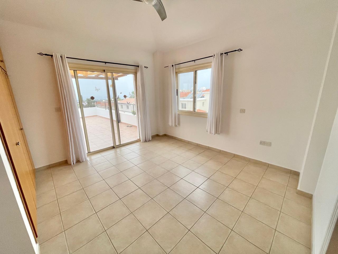 2-Bedroom Apartment with a Stunning Sea-View Roof Terrace — photo 11 of 14