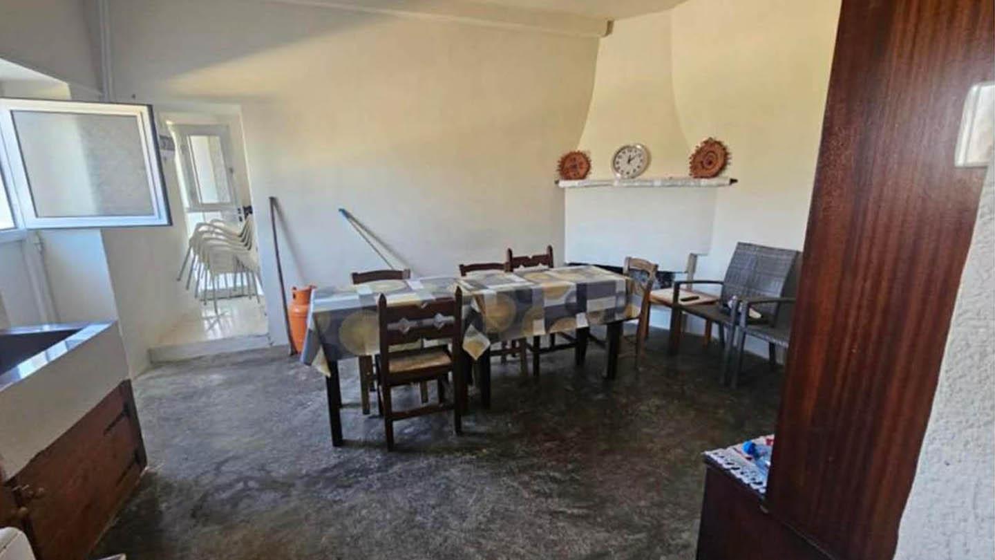2-bedroom bungalow with a vast 3,300 m2 plot — photo 7 of 12