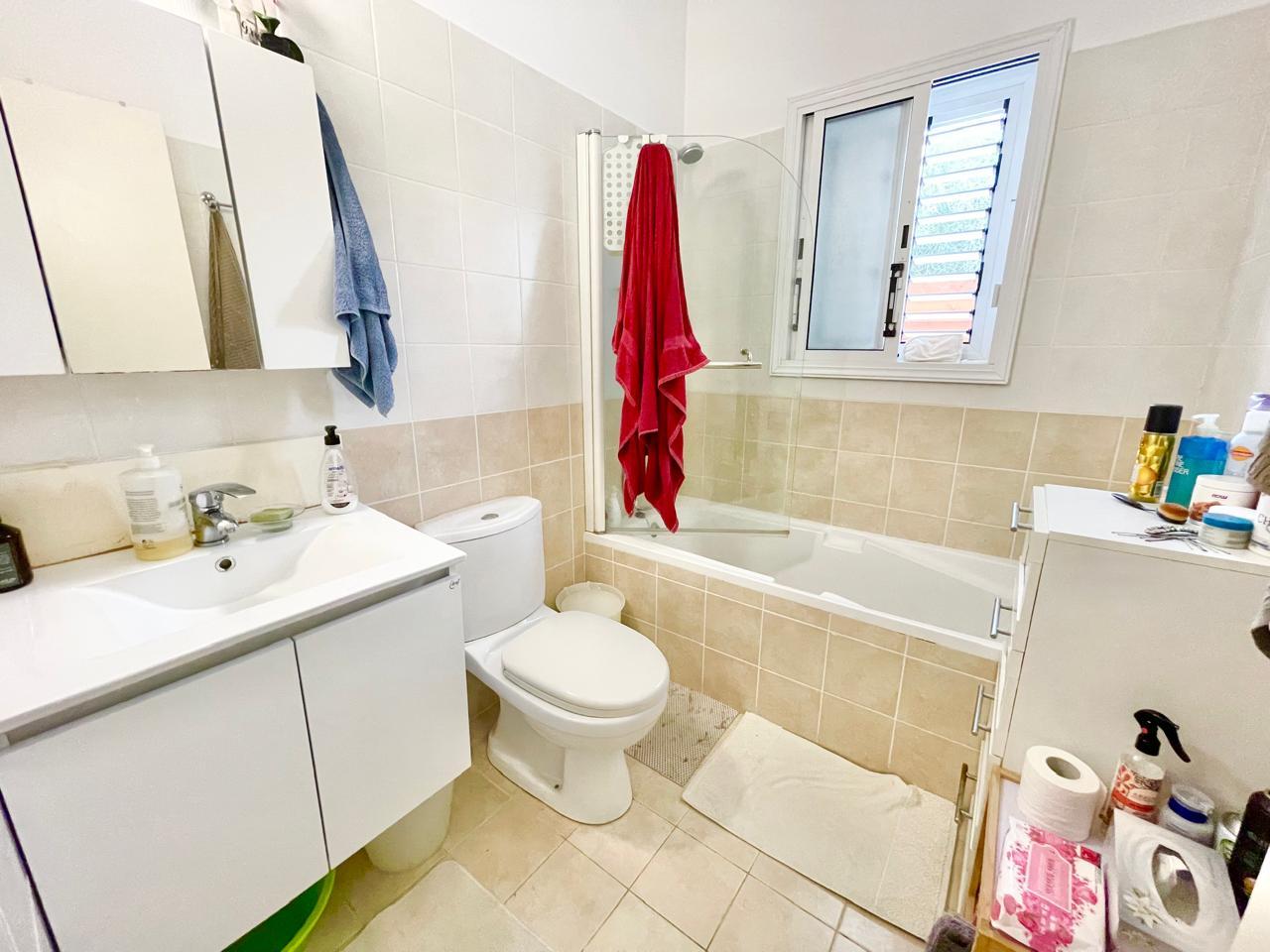 One-Bedroom Ground Apartment with Great Potential and an Attractive Price — photo 7 of 8