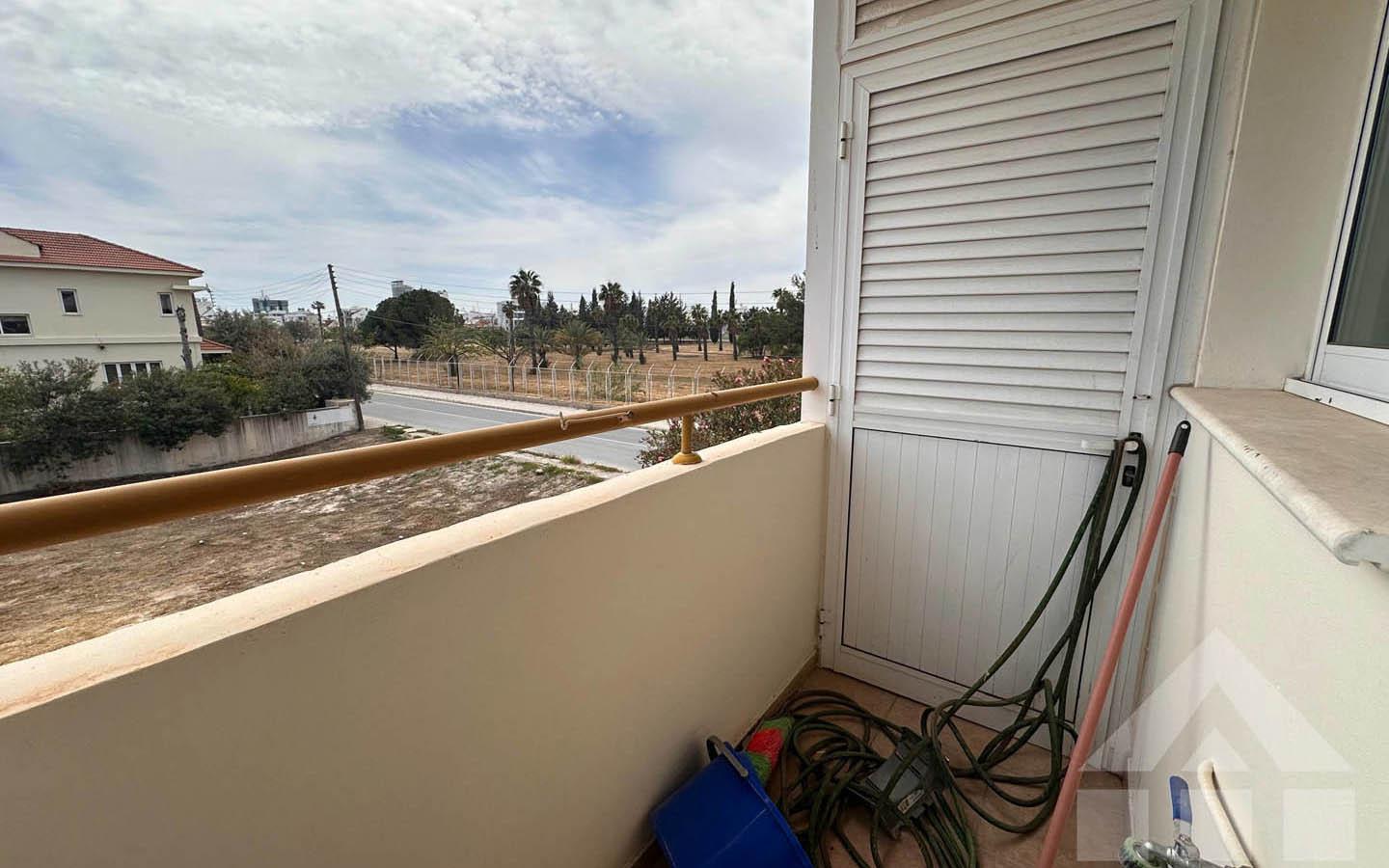 3-Bedroom Apartment with a Spacious Balcony and Views of Green Surroundings — photo 11 of 11