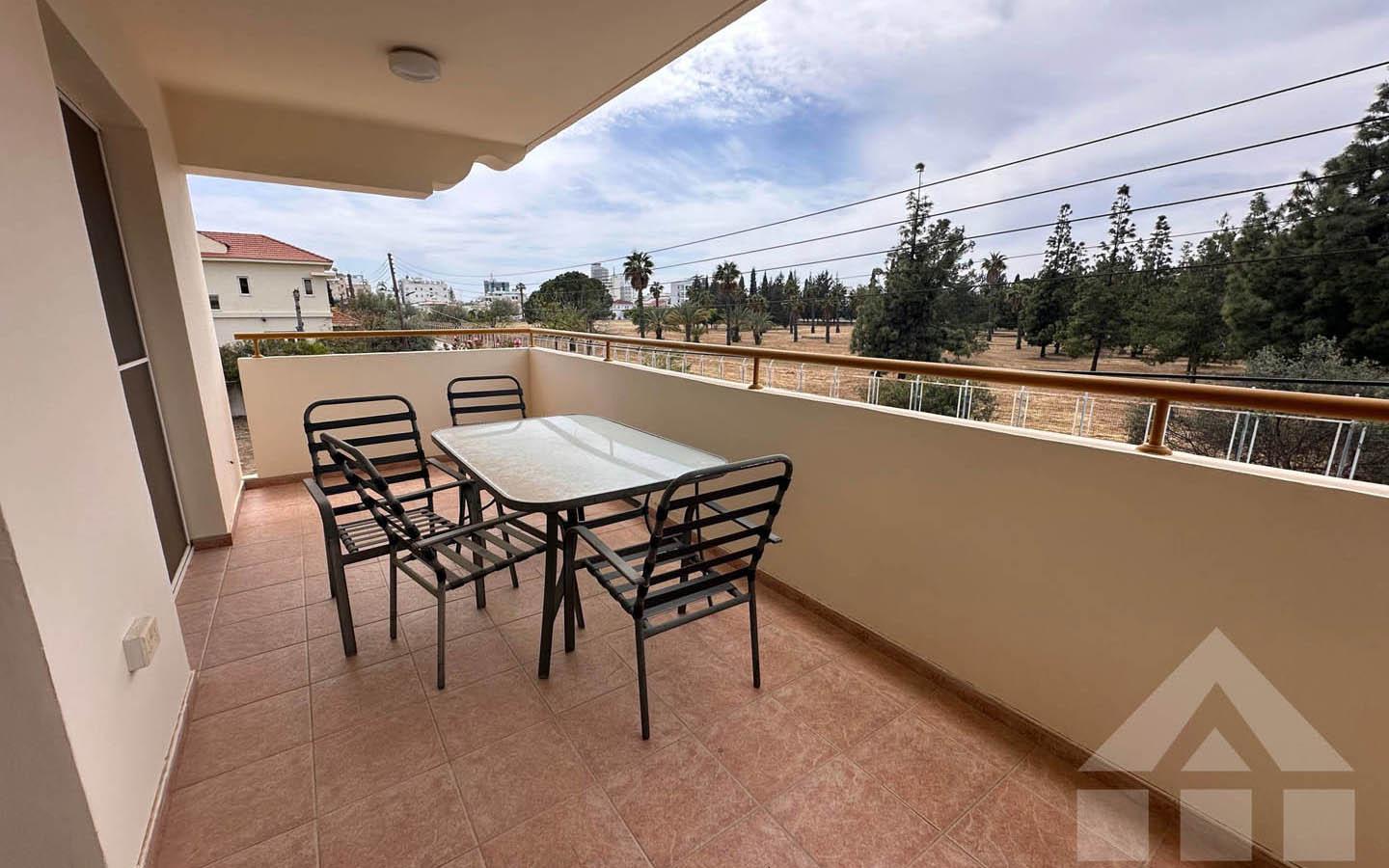 3-Bedroom Apartment with a Spacious Balcony and Views of Green Surroundings — photo 3