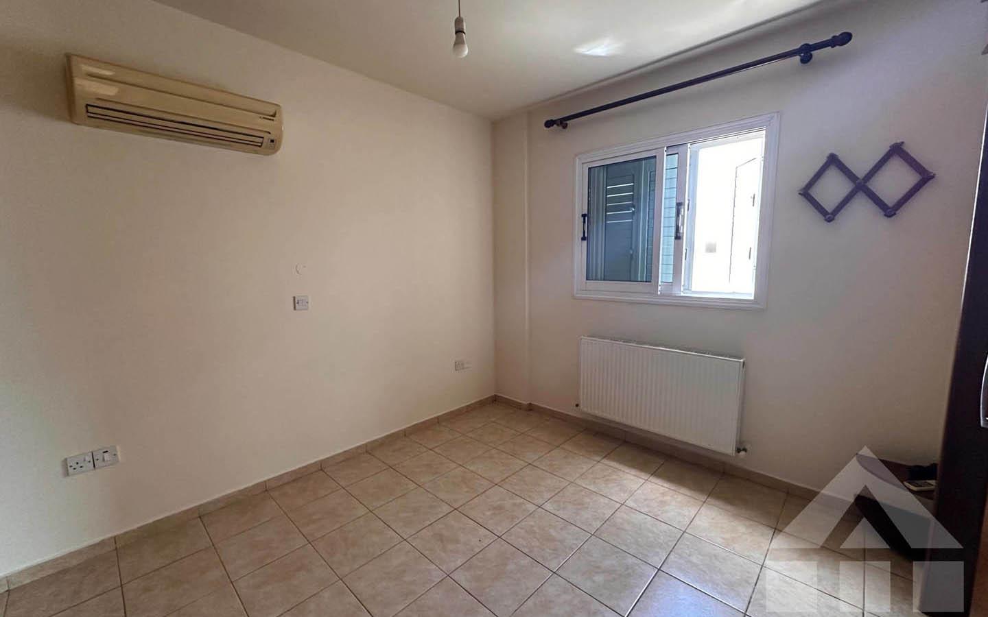 3-Bedroom Apartment with a Spacious Balcony and Views of Green Surroundings — photo 9 of 11
