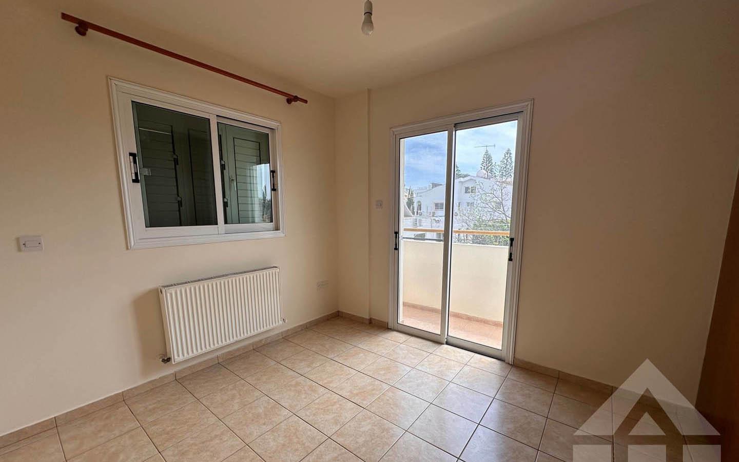 3-Bedroom Apartment with a Spacious Balcony and Views of Green Surroundings — photo 5