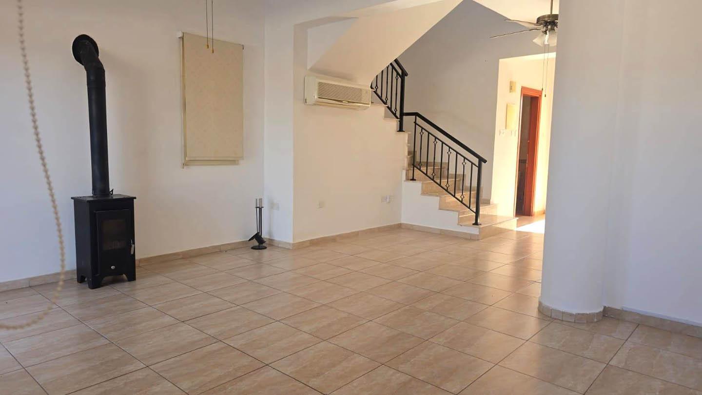 3 bedroom Villa with Pool and Sea View Just Steps from the Beach — photo 7 of 25