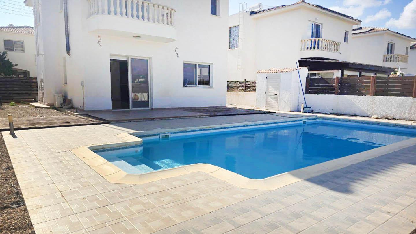3 bedroom Villa with Pool and Sea View Just Steps from the Beach — photo 2