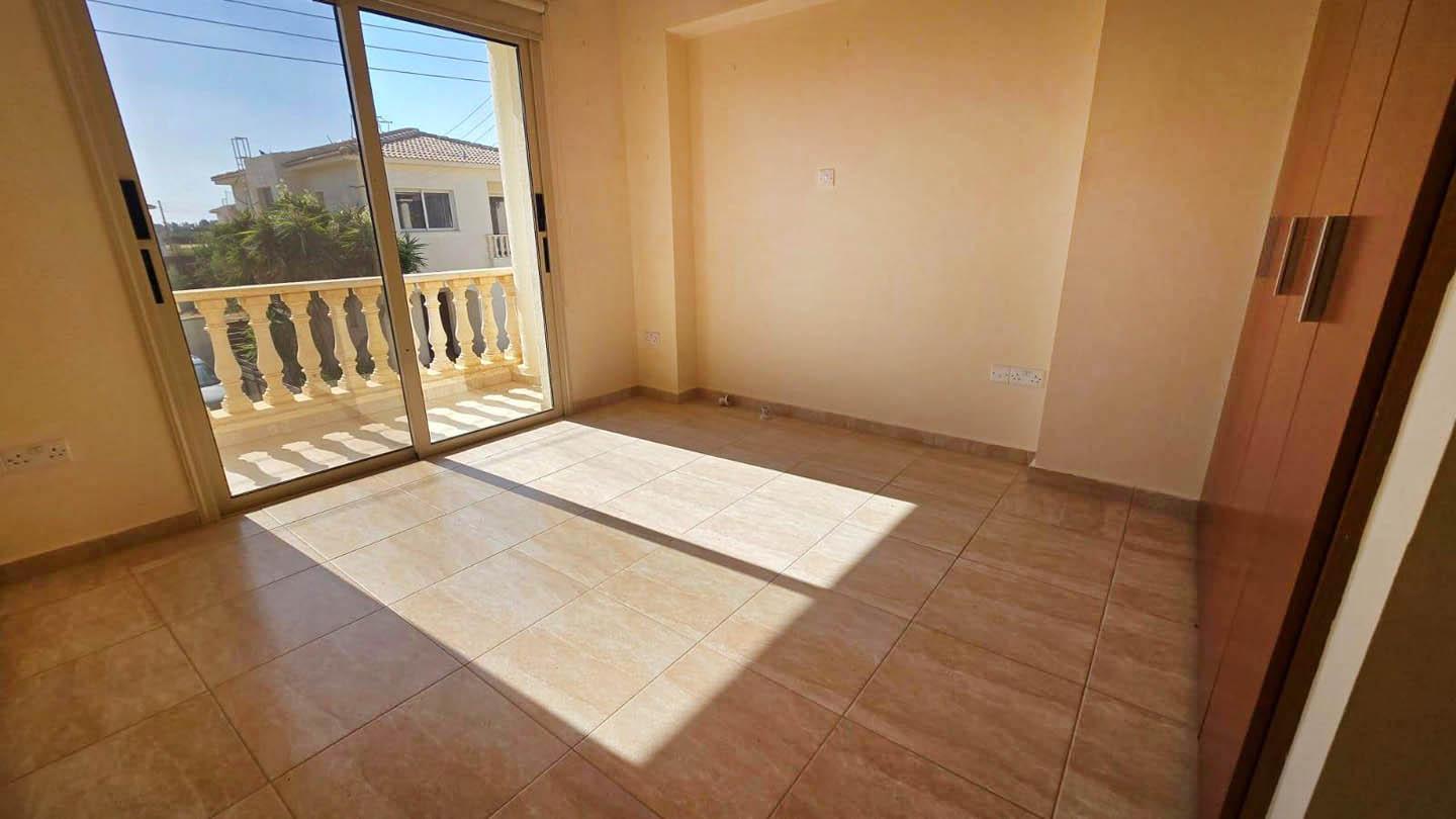 3 bedroom Villa with Pool and Sea View Just Steps from the Beach — photo 15 of 25