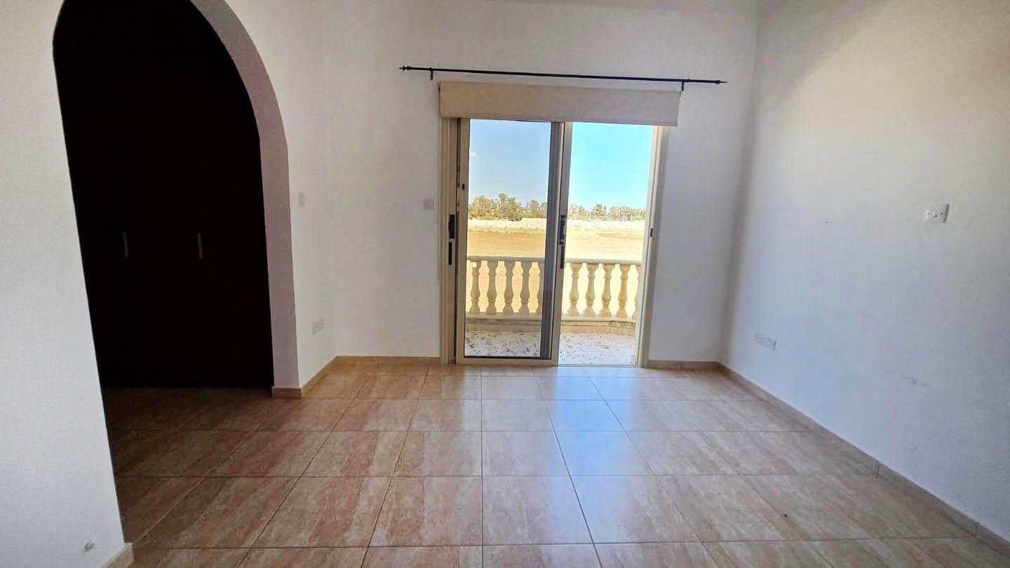 3 bedroom Villa with Pool and Sea View Just Steps from the Beach — photo 21 of 25