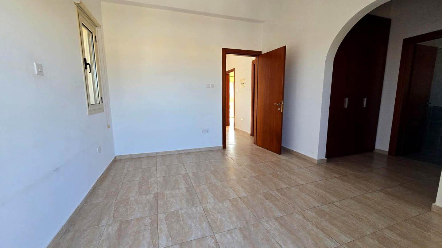 3 bedroom Villa with Pool and Sea View Just Steps from the Beach — photo 19 of 25