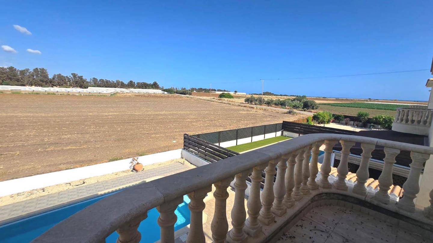 3 bedroom Villa with Pool and Sea View Just Steps from the Beach — photo 5 of 25