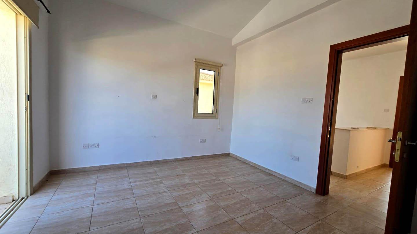 3 bedroom Villa with Pool and Sea View Just Steps from the Beach — photo 14 of 25